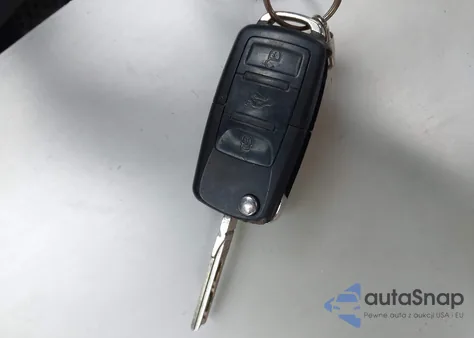 2000 Volkswagen New Beetle Gls z USA, uszkodzony, nr VIN 3VWCC21C6YM431702